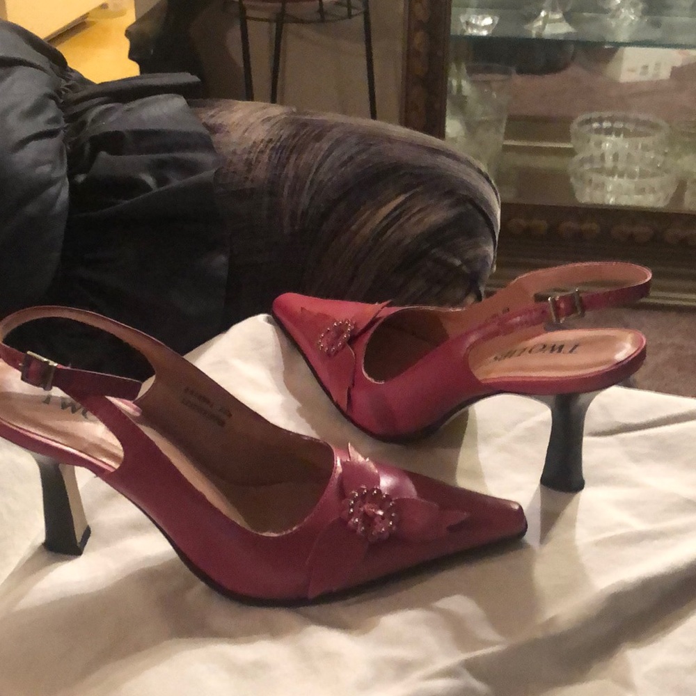 Shoe - Picture 2 of 3